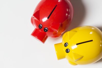 Geld im Sparschwein sparen Geld im Sparschwein sparen